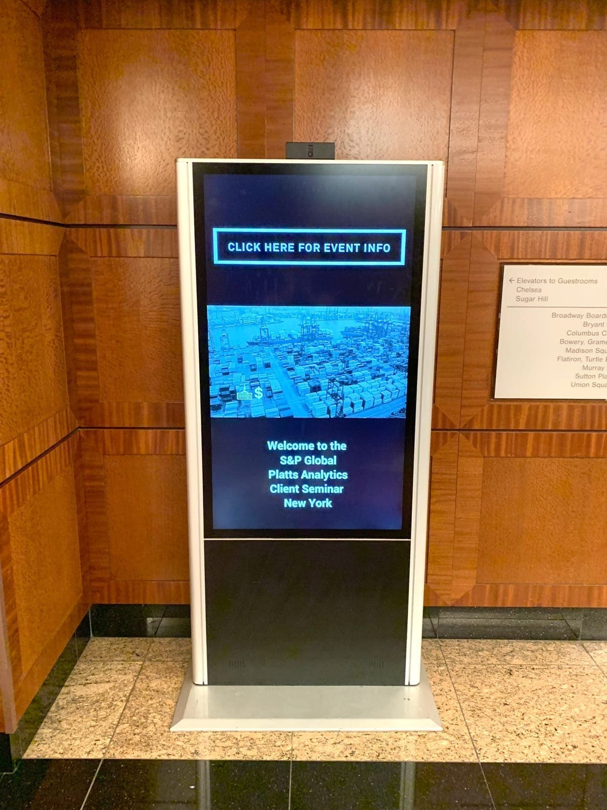 s-p-global-metroclick-kiosk small-format-kiosk