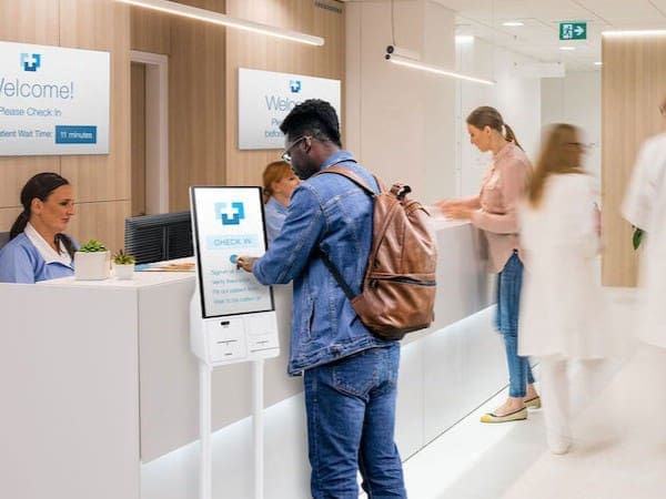Healthcare_MetroClick_Lobby gand-marnier-metroclick-sanitation-kiosk