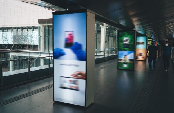 MetroClick_BlurrySigns shutterstock 2378938673